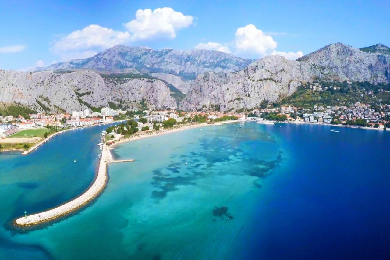 Seaside Apartment Blue Dugi Rat Dış mekan fotoğraf