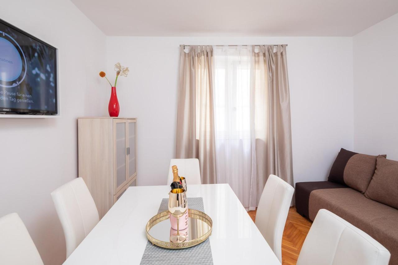 Seaside Apartment Blue Dugi Rat Dış mekan fotoğraf