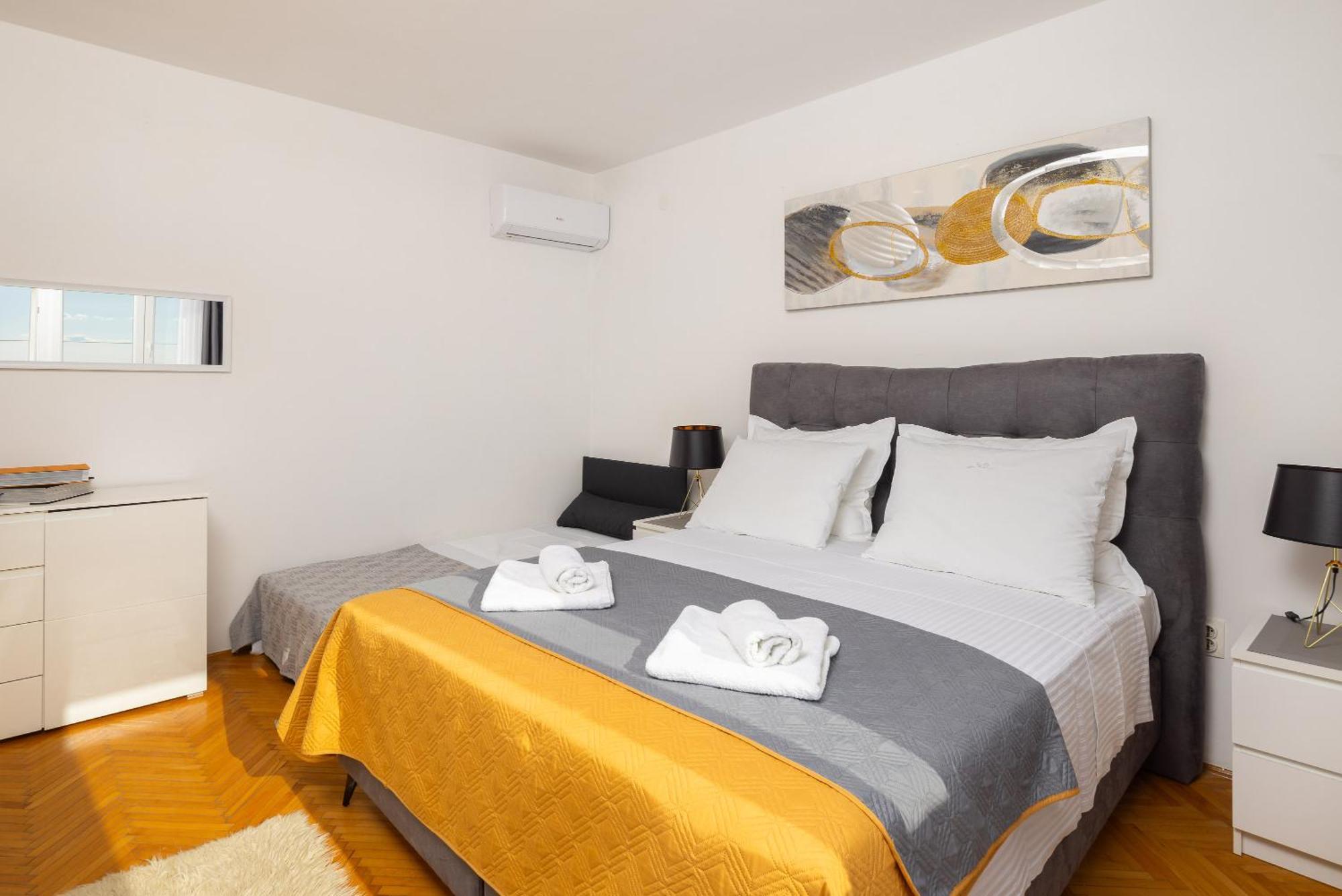 Seaside Apartment Blue Dugi Rat Dış mekan fotoğraf