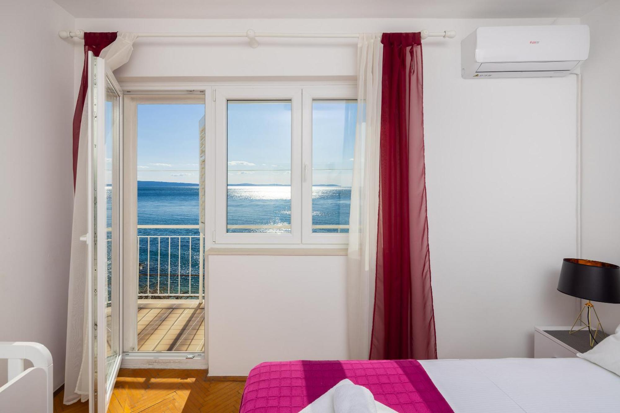 Seaside Apartment Blue Dugi Rat Dış mekan fotoğraf